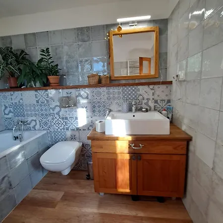 Nyaraló Chaticka Hanicka U Lesa Střílky