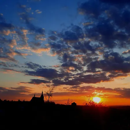 Chaticka Hanicka U Lesa *